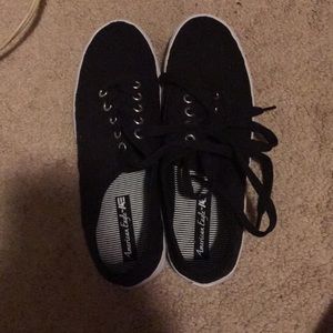 Black pair of American Eagle shoes